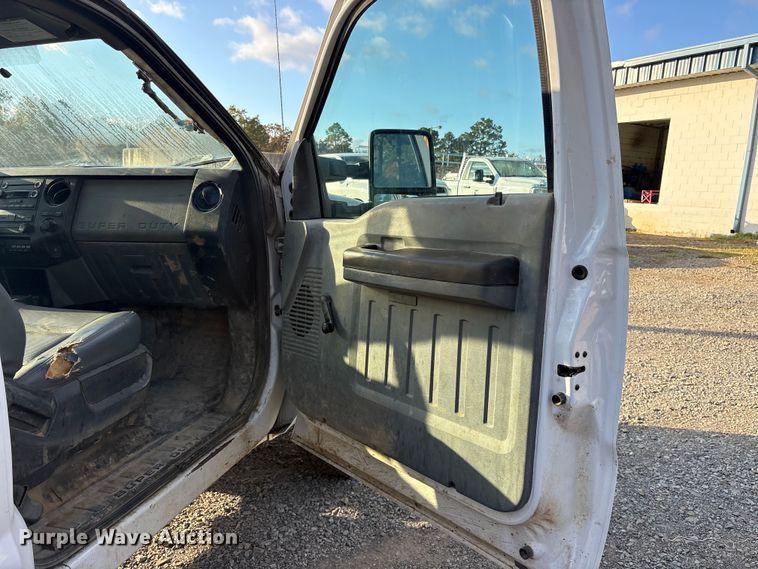 image for item ET7300 2016 Ford F250 Super Duty pickup truck