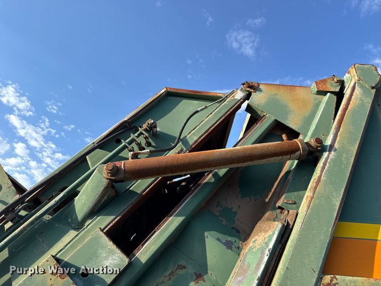 image for item EU5127 2005 Sterling Acterra refuse truck