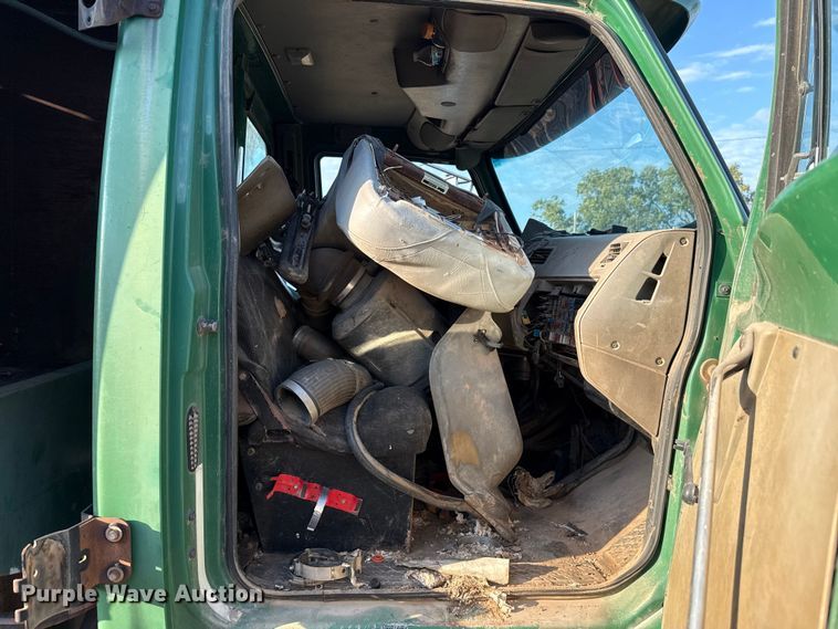 image for item EU5127 2005 Sterling Acterra refuse truck