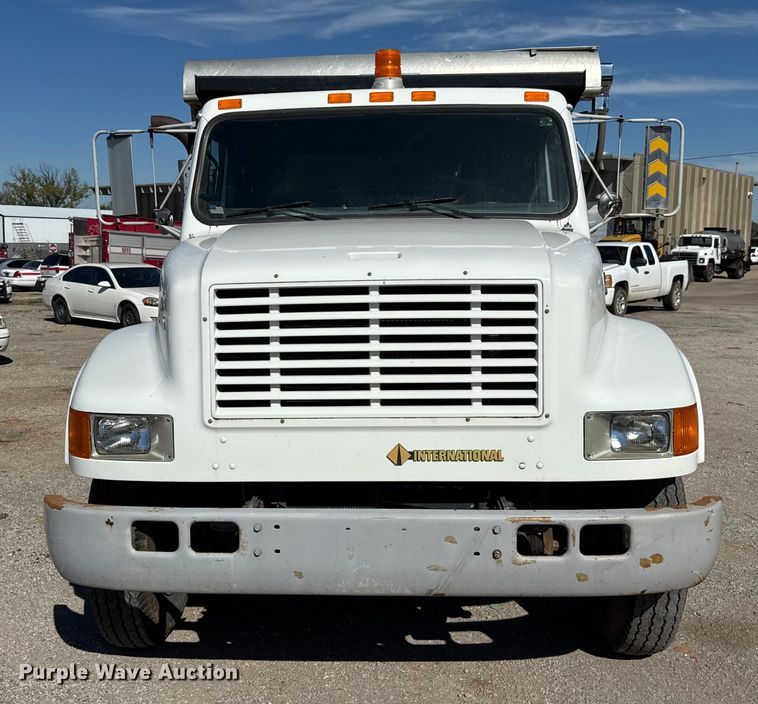 image for item EU5128 1993 International 4700 dump truck
