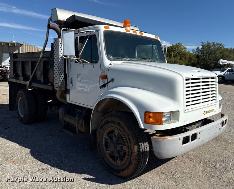 image for item EU5128 1993 International 4700 dump truck