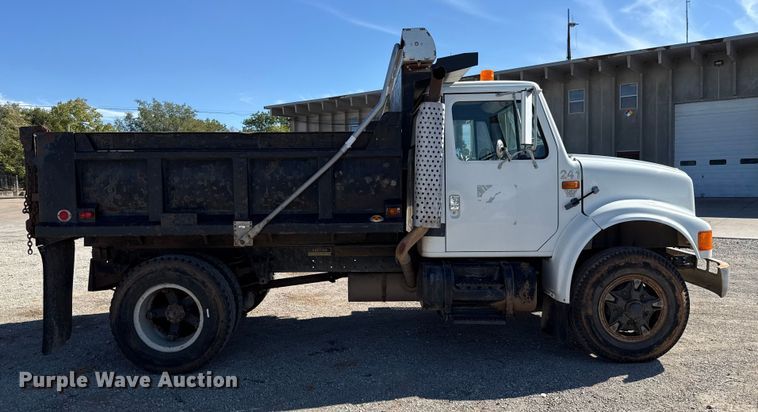 image for item EU5128 1993 International 4700 dump truck