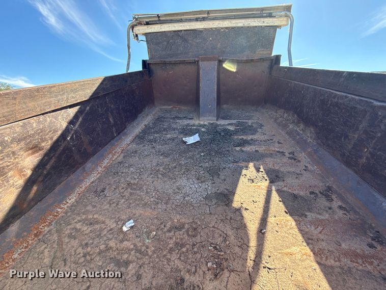 image for item EU5128 1993 International 4700 dump truck