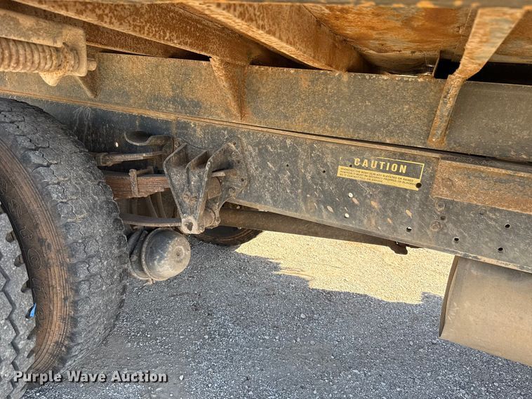 image for item EU5128 1993 International 4700 dump truck