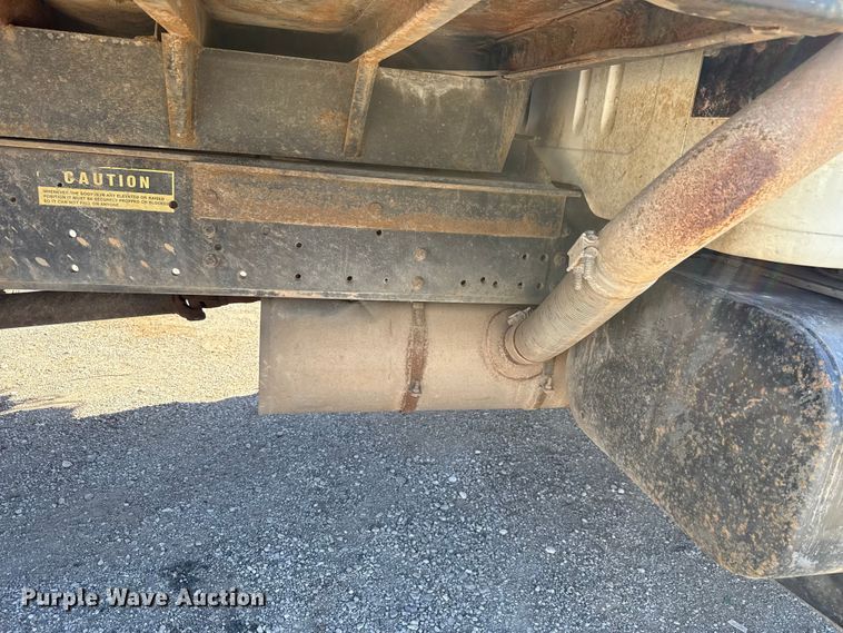 image for item EU5128 1993 International 4700 dump truck