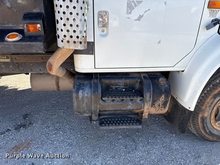 image for item EU5128 1993 International 4700 dump truck