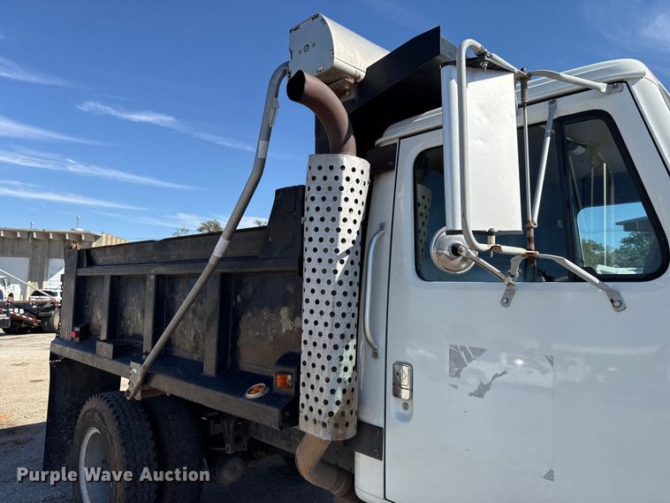 image for item EU5128 1993 International 4700 dump truck