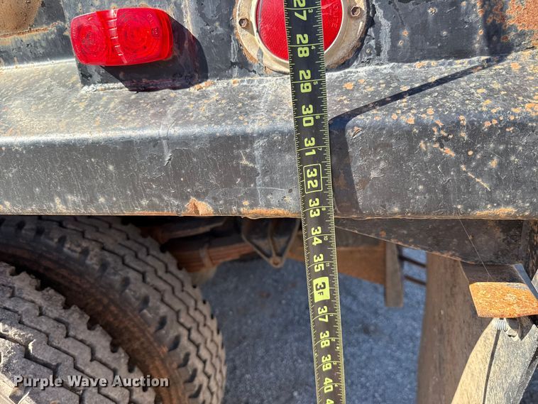 image for item EU5128 1993 International 4700 dump truck