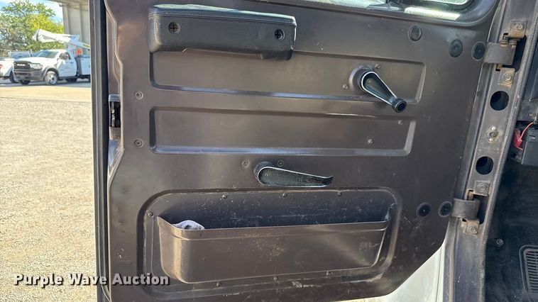 image for item EU5128 1993 International 4700 dump truck