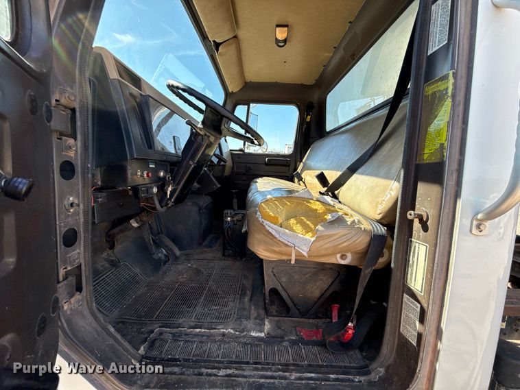 image for item EU5128 1993 International 4700 dump truck