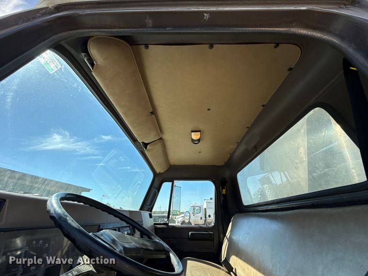 image for item EU5128 1993 International 4700 dump truck