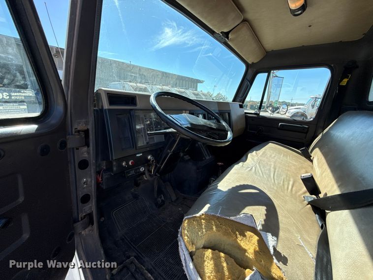 image for item EU5128 1993 International 4700 dump truck