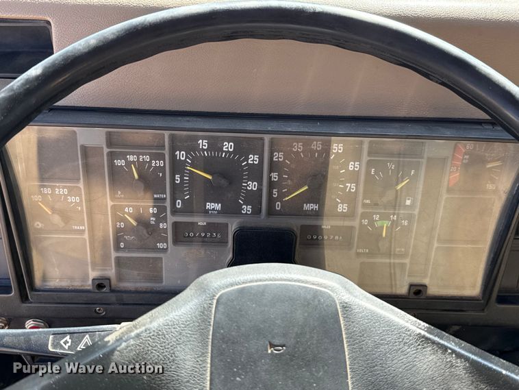 image for item EU5128 1993 International 4700 dump truck