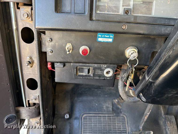 image for item EU5128 1993 International 4700 dump truck