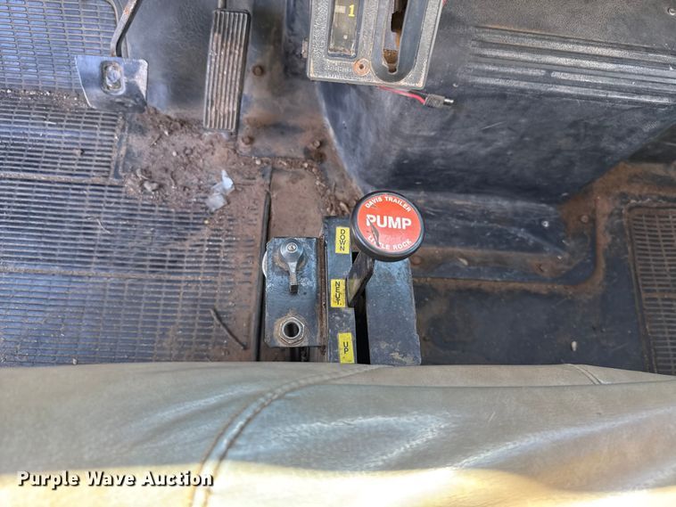 image for item EU5128 1993 International 4700 dump truck