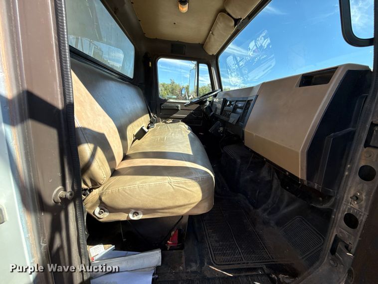 image for item EU5128 1993 International 4700 dump truck