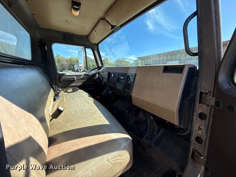 image for item EU5128 1993 International 4700 dump truck