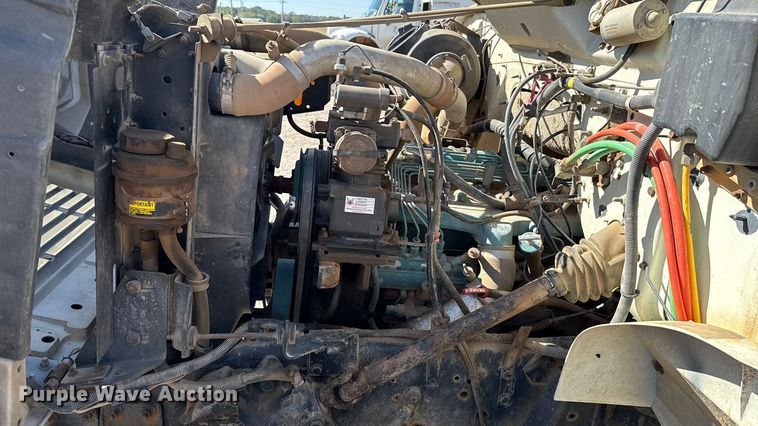 image for item EU5128 1993 International 4700 dump truck