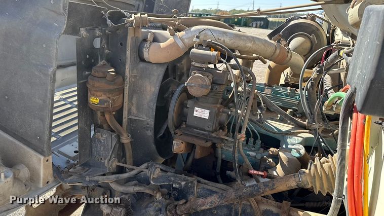 image for item EU5128 1993 International 4700 dump truck