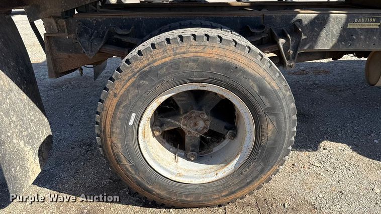 image for item EU5128 1993 International 4700 dump truck