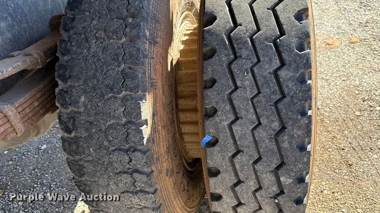 image for item EU5128 1993 International 4700 dump truck