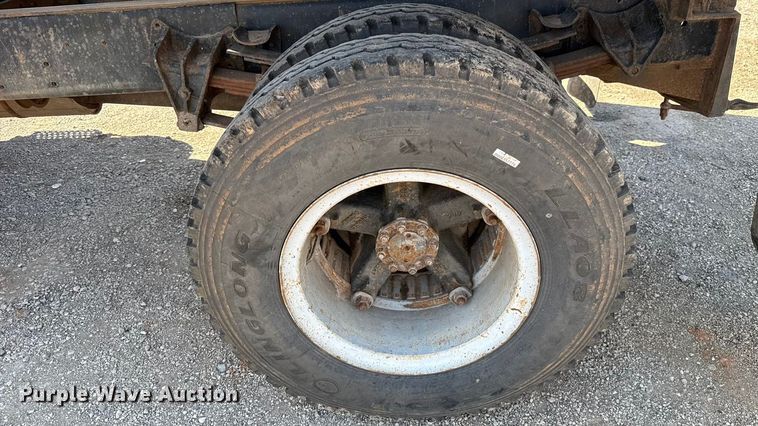 image for item EU5128 1993 International 4700 dump truck