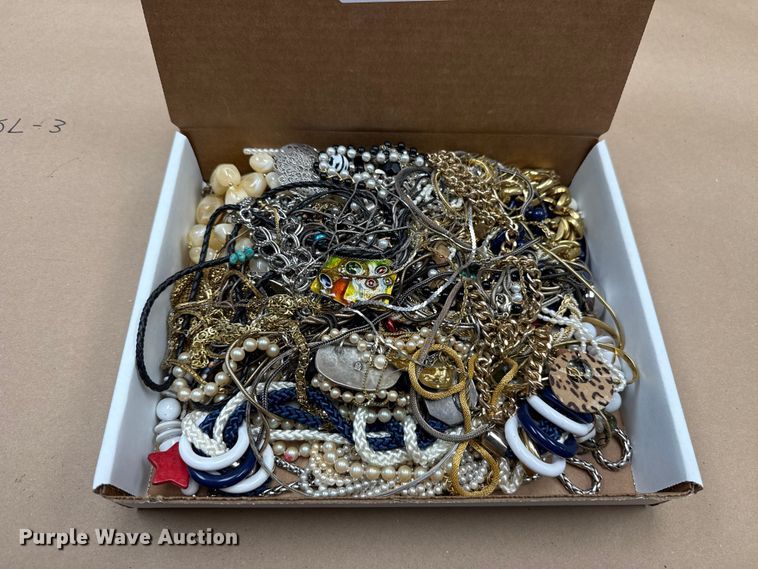 image for item EU5376 Necklaces