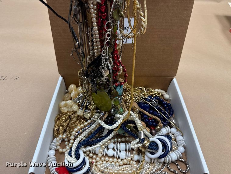 image for item EU5376 Necklaces