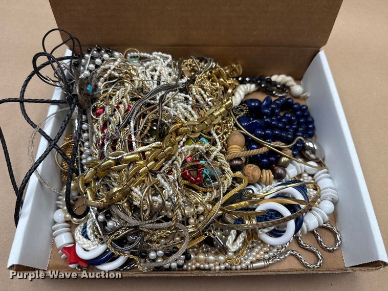 image for item EU5376 Necklaces