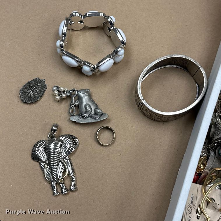 image for item EU5378 Jewelry