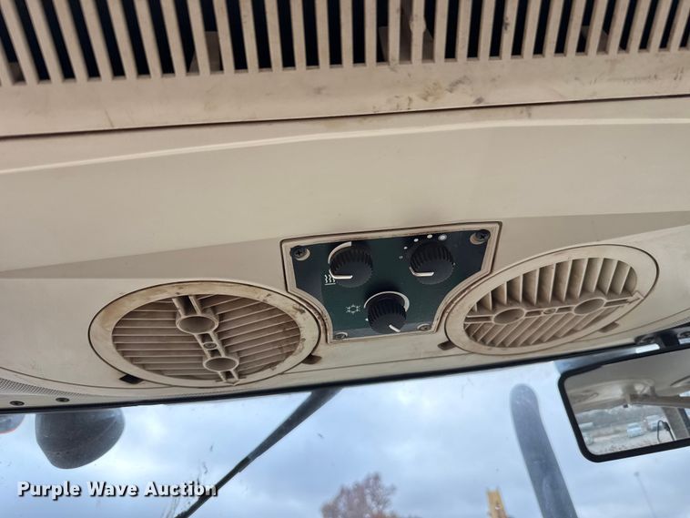 image for item EU5409 2003 John Deere 6415 tractor