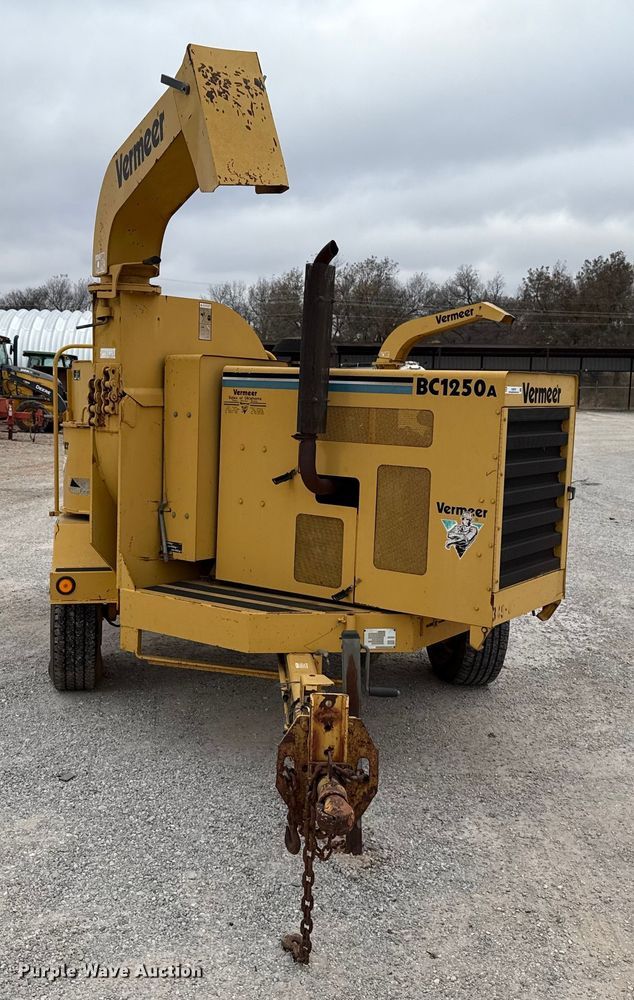 image for item EU5410 2000 Vermeer BC1250A wood chipper