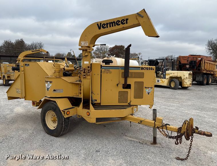 image for item EU5410 2000 Vermeer BC1250A wood chipper
