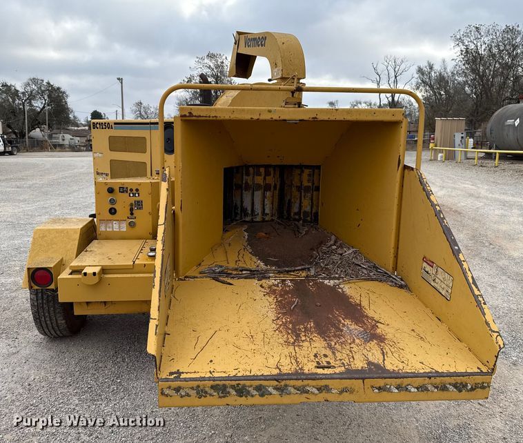 image for item EU5410 2000 Vermeer BC1250A wood chipper