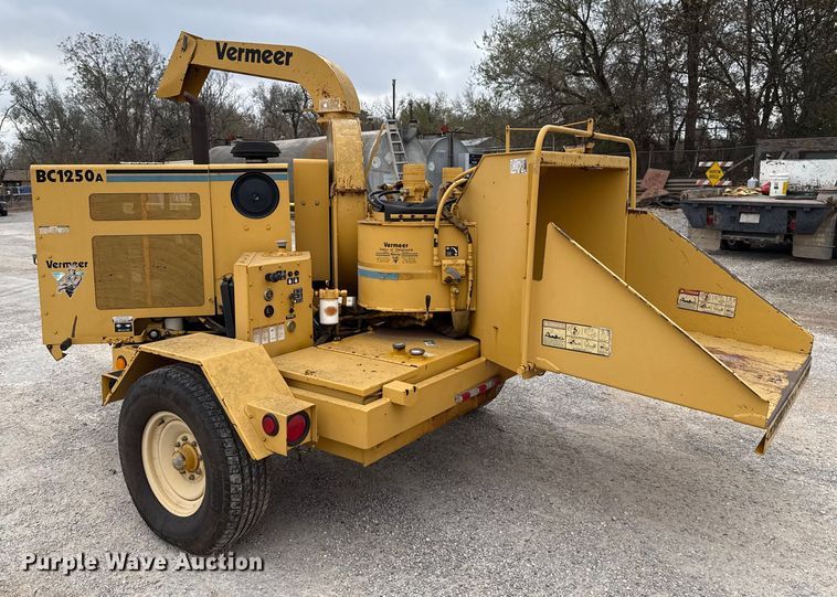 image for item EU5410 2000 Vermeer BC1250A wood chipper