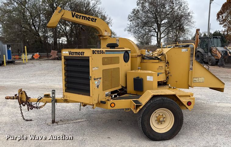 image for item EU5410 2000 Vermeer BC1250A wood chipper