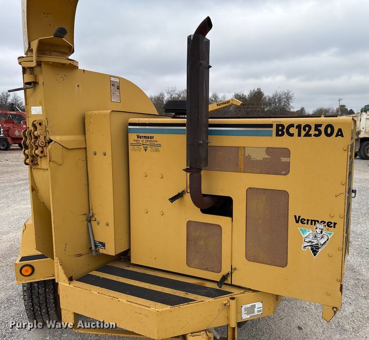 image for item EU5410 2000 Vermeer BC1250A wood chipper