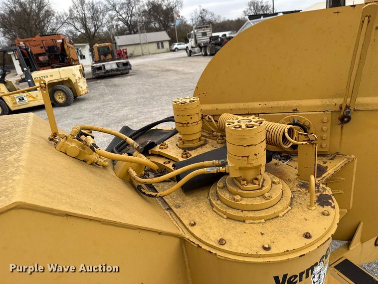 image for item EU5410 2000 Vermeer BC1250A wood chipper