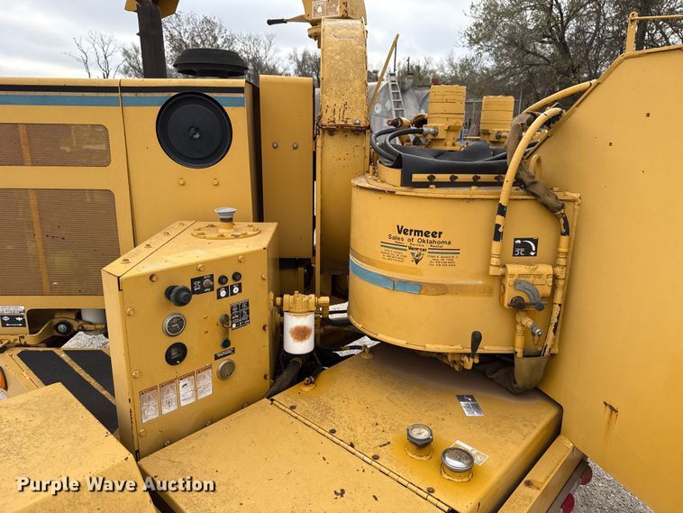 image for item EU5410 2000 Vermeer BC1250A wood chipper