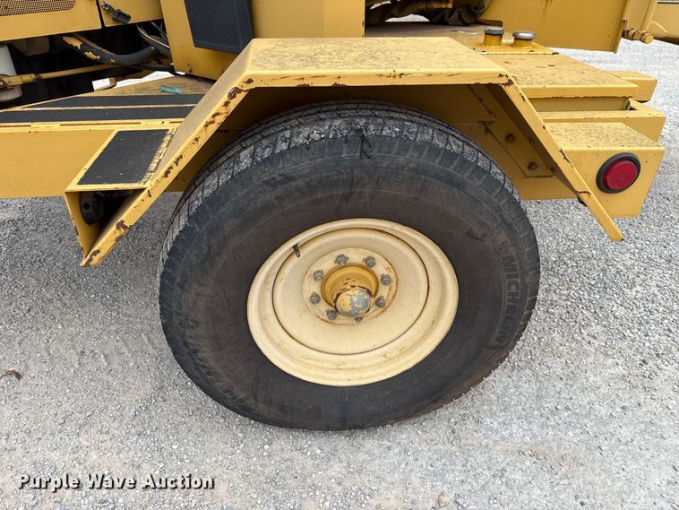 image for item EU5410 2000 Vermeer BC1250A wood chipper