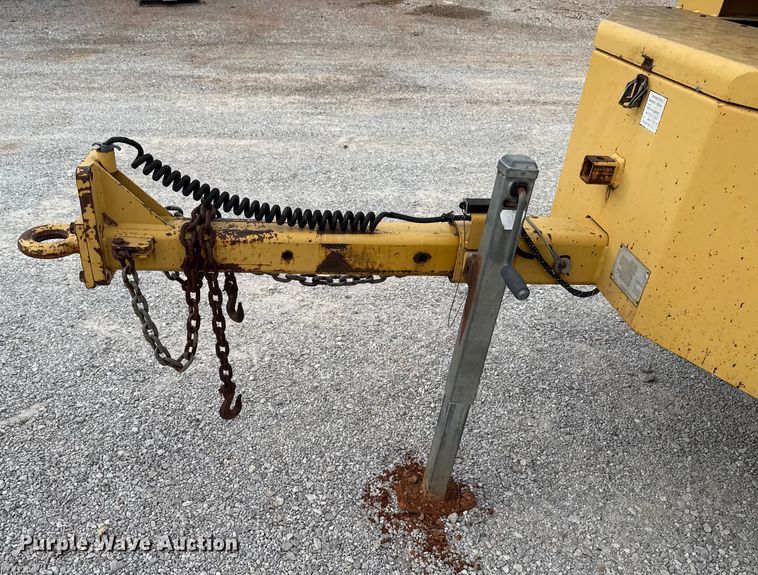 image for item EU5411 2001 Vermeer BC1800A wood chipper