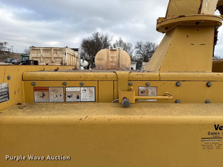 image for item EU5411 2001 Vermeer BC1800A wood chipper