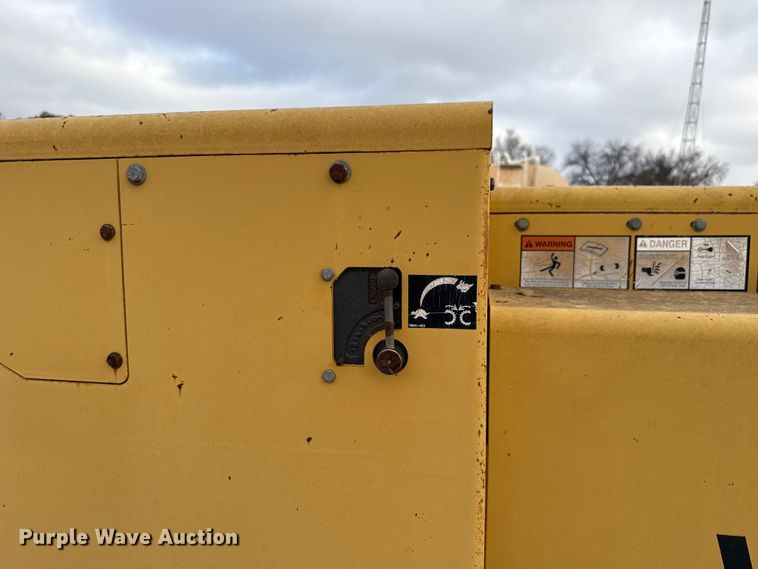 image for item EU5411 2001 Vermeer BC1800A wood chipper