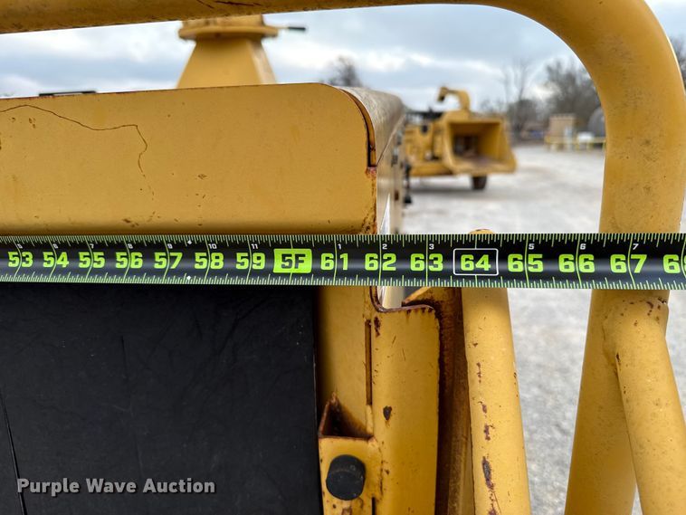 image for item EU5411 2001 Vermeer BC1800A wood chipper