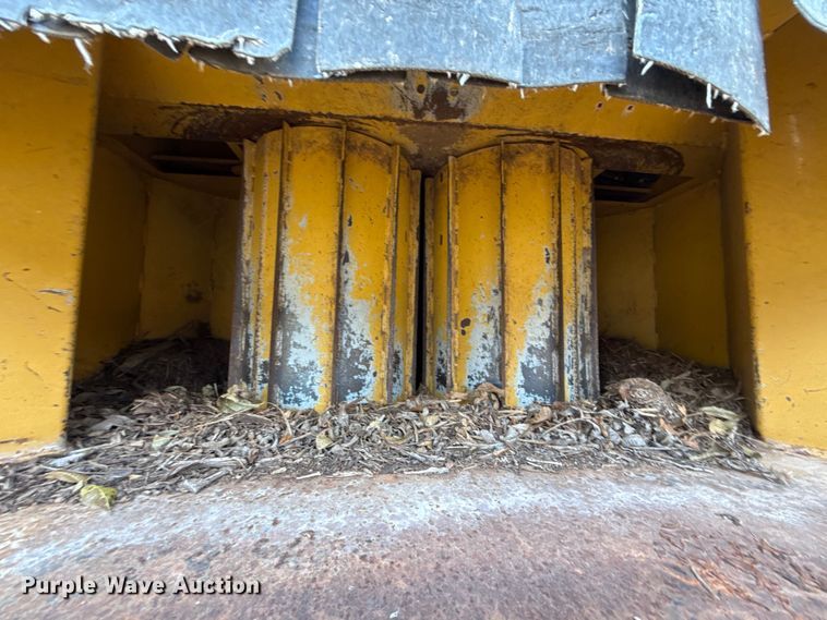 image for item EU5411 2001 Vermeer BC1800A wood chipper