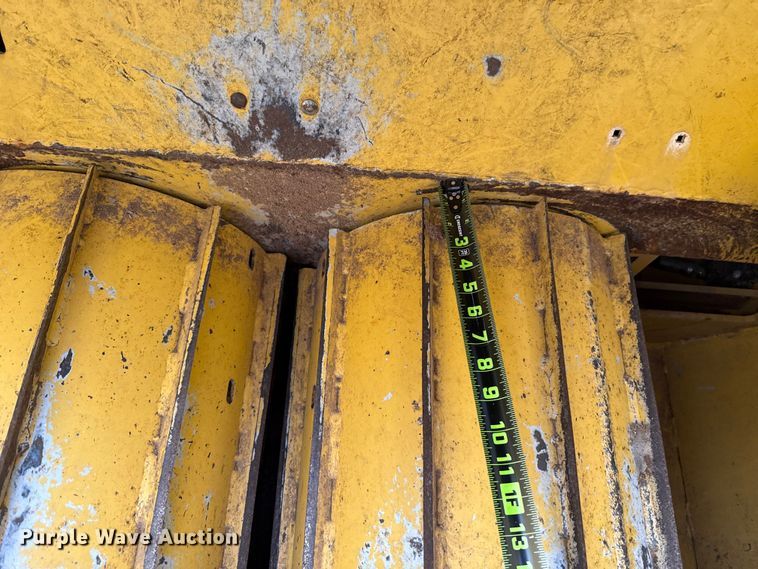 image for item EU5411 2001 Vermeer BC1800A wood chipper