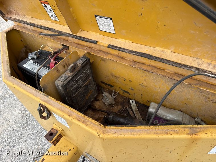 image for item EU5411 2001 Vermeer BC1800A wood chipper