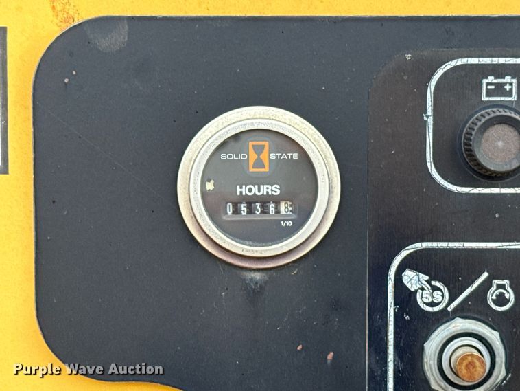 image for item EU5411 2001 Vermeer BC1800A wood chipper