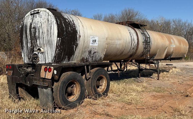 image for item EU5420 1970 Fruehauf TEHF2E asphalt trailer