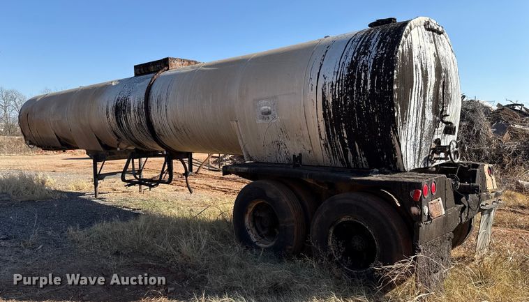 image for item EU5420 1970 Fruehauf TEHF2E asphalt trailer